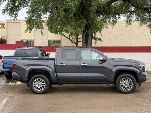 Used 2024 Toyota Tacoma Limited w/ Limited Package (LT) image 3