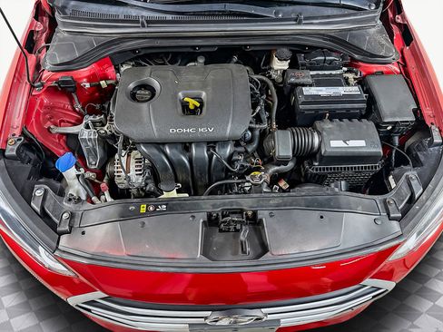 Used 2017 Hyundai Elantra SE image 38