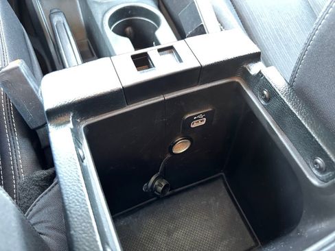 Used 2018 Jeep Wrangler Sahara w/ Connectivity Group AWD/4WD image 33