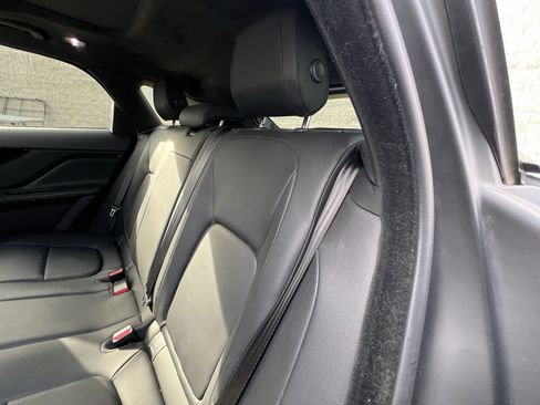 Used 2019 Jaguar F-PACE Premium image 33