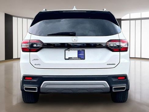 Certified 2025 Honda Pilot Touring image 5