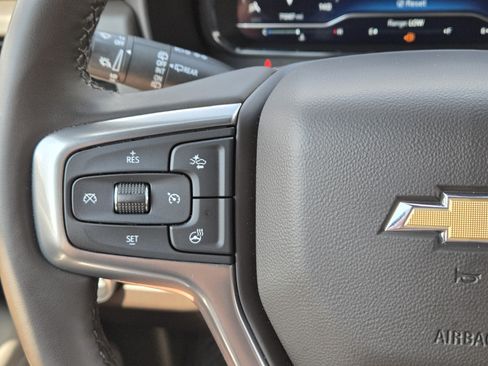 Used 2024 Chevrolet Suburban LT w/ Luxury Package RWD image 25