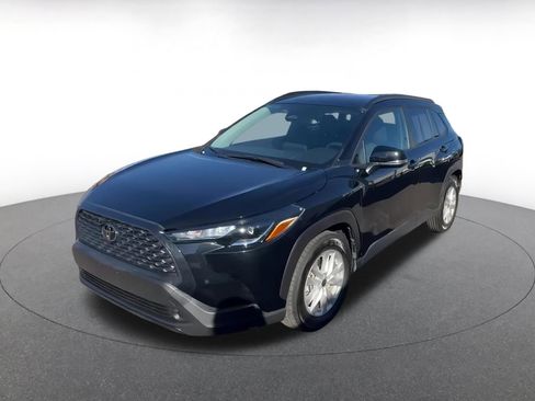 Used 2025 Toyota Corolla Cross LE image 7