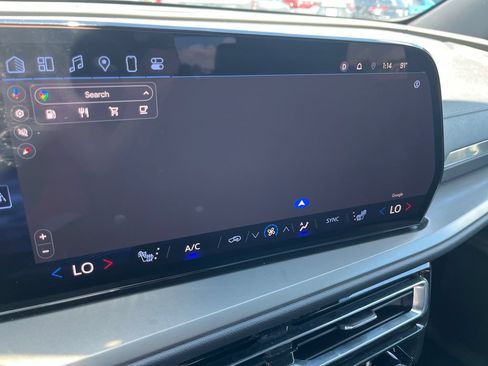 Used 2025 Chevrolet Traverse LT FWD image 17
