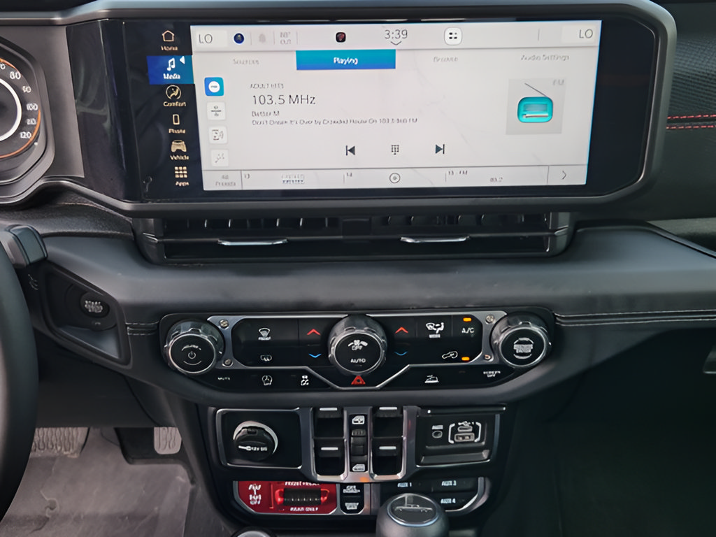 Used 2025 Jeep Gladiator Rubicon AWD/4WD image 18