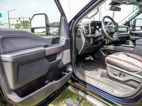Used 2025 Ford F250 Lariat w/ Lariat Ultimate Package AWD/4WD image 32