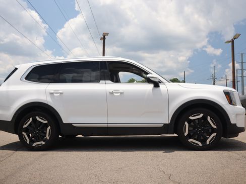 Used 2024 Kia Telluride EX w/ EX Captain's Chair Package AWD/4WD image 5