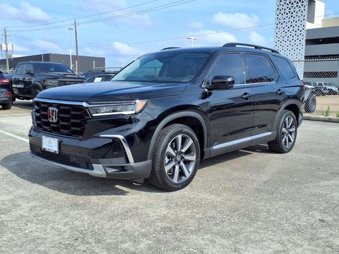 Used 2025 Honda Pilot Touring image 21