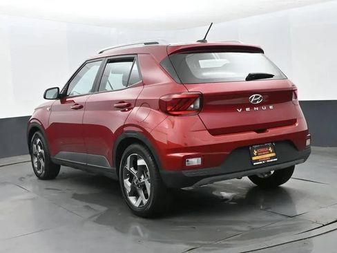 Used 2025 Hyundai Venue SEL FWD image 9