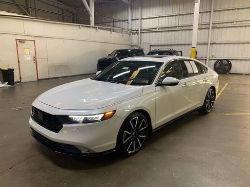 Used 2025 Honda Accord Touring image 2
