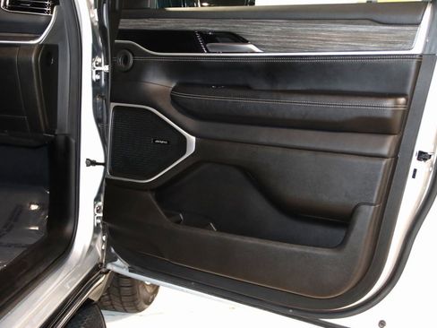 Used 2024 Jeep Wagoneer L Series II w/ Flexible Seating Group AWD/4WD image 56