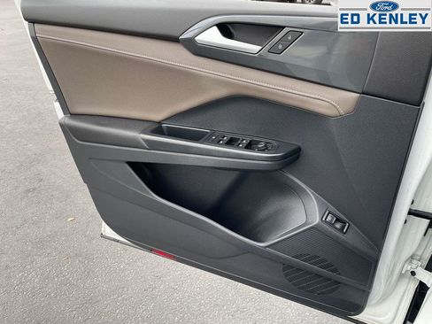 Used 2023 Volkswagen Taos SEL image 18