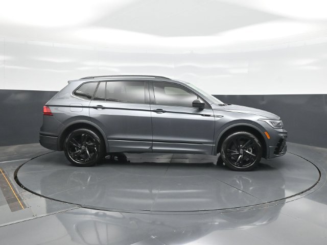 Used 2023 Volkswagen Tiguan SE R-Line FWD image 8