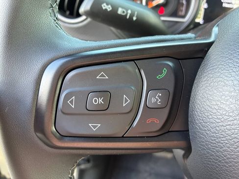 Used 2025 Jeep Gladiator Rubicon AWD/4WD image 24