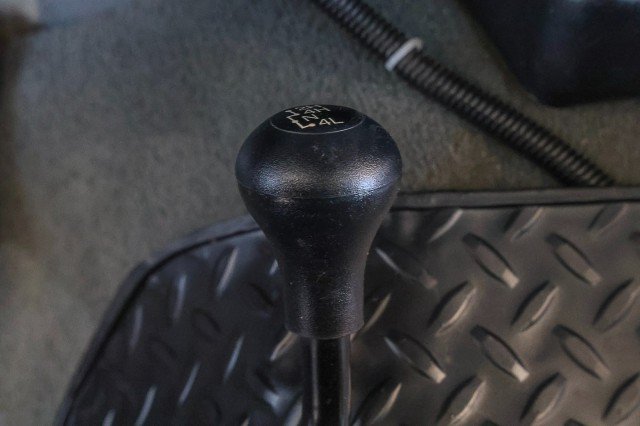 Used 1999 Ford F550 4x4 Regular Cab Super Duty image 21