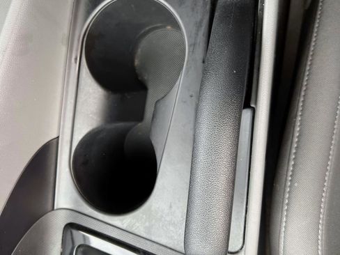 Used 2023 Hyundai Elantra SE image 16