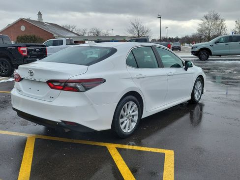 Used 2021 Toyota Camry LE image 4