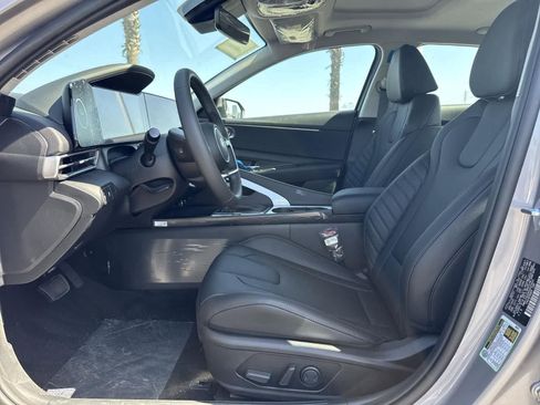 New 2025 Hyundai Elantra Limited image 29