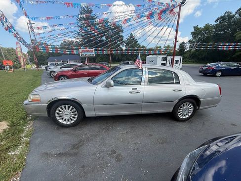 Used 2004 Lincoln Town Car Ultimate RWD image 5