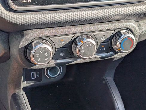 Certified 2025 Nissan Kicks Play S image 21