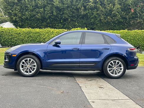 Certified 2024 Porsche Macan AWD/4WD image 2