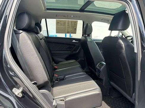 Used 2023 Volkswagen Tiguan SE w/ Panoramic Sunroof Package FWD image 28