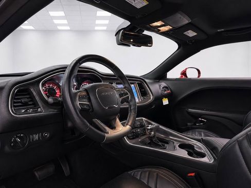 Used 2018 Dodge Challenger SRT Hellcat RWD image 15