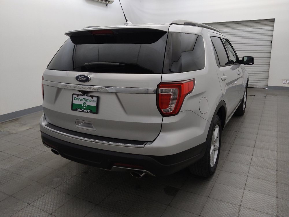 Used 2018 Ford Explorer XLT w/ Equipment Group 202A FWD image 7