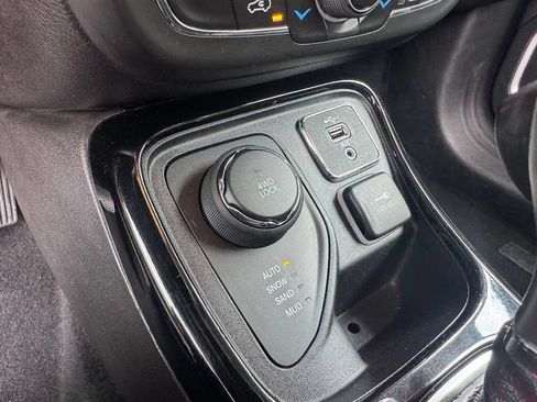 Used 2021 Jeep Compass Limited AWD/4WD image 18