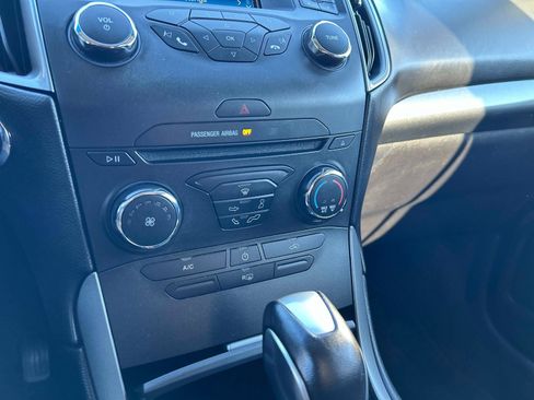 Used 2017 Ford Edge SE image 28