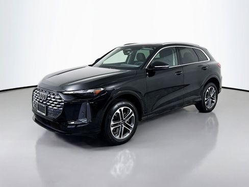 Used 2025 Audi Q5 Premium w/ Convenience Package image 1