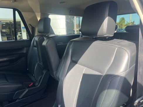 Used 2023 Ford Expedition Max XLT image 11