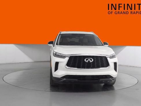 Used 2022 INFINITI QX60 Sensory w/ Vision Package AWD/4WD image 2