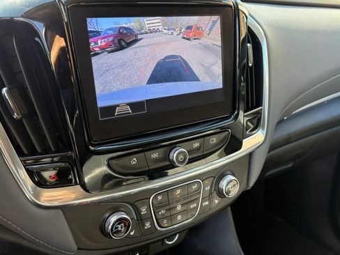 Used 2020 Chevrolet Traverse LT w/ Driver Confidence II Package AWD/4WD image 19