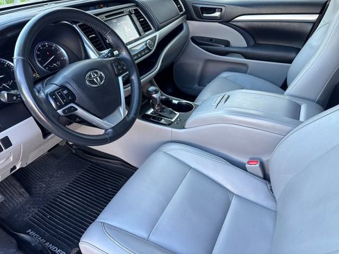 Used 2018 Toyota Highlander XLE image 10
