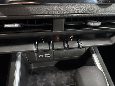 Used 2023 Chevrolet Colorado Trail Boss w/ Technology Package image 17