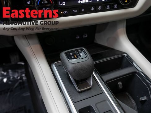 Used 2023 Nissan Pathfinder SL AWD/4WD image 12