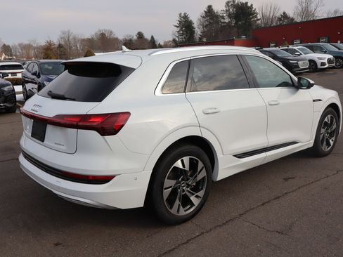 Used 2022 Audi e-tron Premium Plus w/ Premium Plus Package image 5