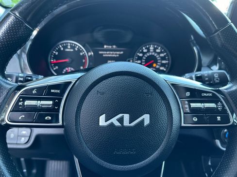 Certified 2022 Kia Seltos SX w/ Sunroof Package AWD/4WD image 27