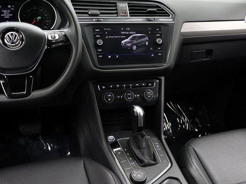Used 2020 Volkswagen Tiguan SE AWD/4WD image 17