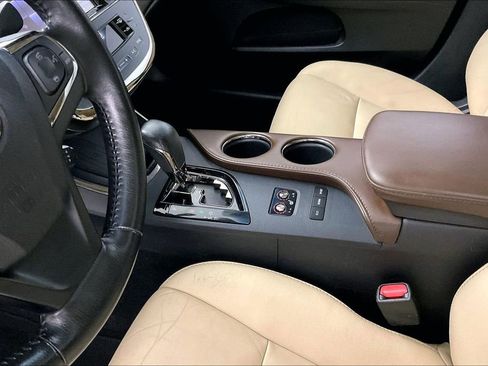 Used 2016 Toyota Avalon XLE Premium image 16