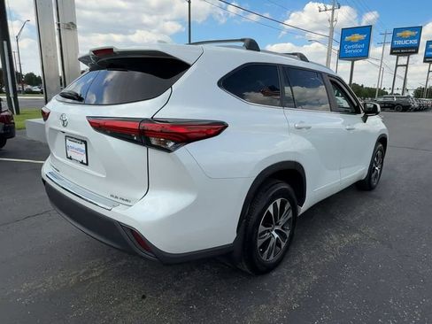 Used 2023 Toyota Highlander XLE AWD/4WD image 8