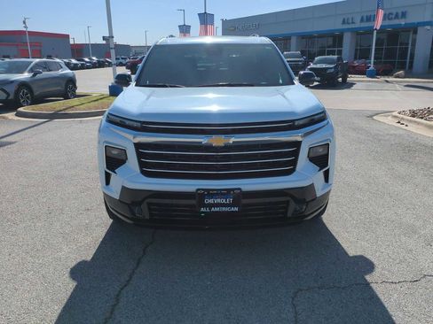Used 2026 Chevrolet Traverse High Country image 3