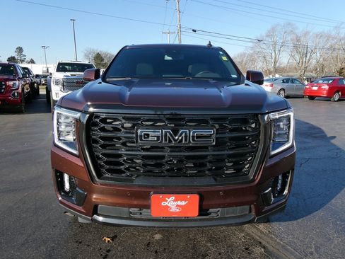 Used 2023 GMC Yukon SLT w/ SLT Premium Package image 9