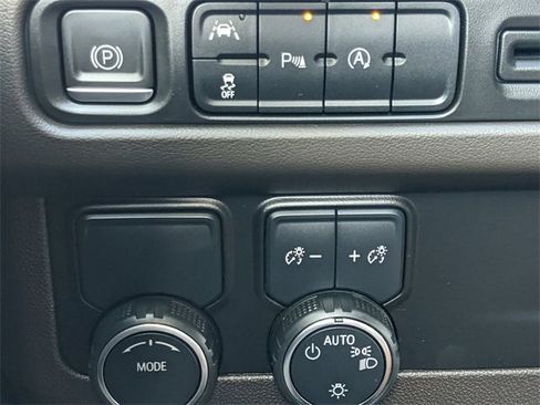 Used 2023 Chevrolet Suburban LT image 20