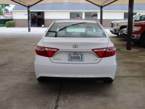 Used 2015 Toyota Camry LE image 6