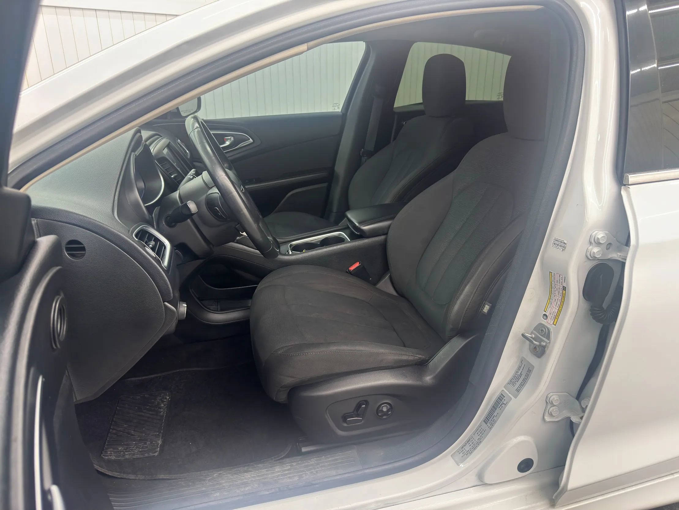 Used 2015 Chrysler 200 Limited w/ Convenience Group FWD image 15