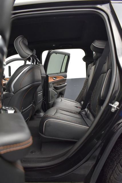 Used 2024 Jeep Grand Cherokee Summit AWD/4WD image 8