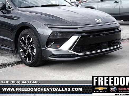 Used 2025 Hyundai Sonata SEL FWD image 2