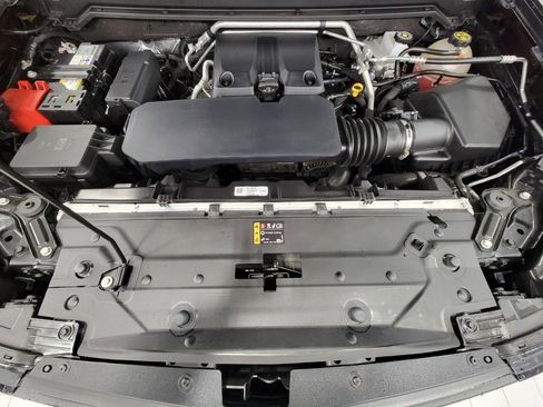 Used 2023 Chevrolet Colorado Z71 w/ Z71 Convenience Package 2 image 8